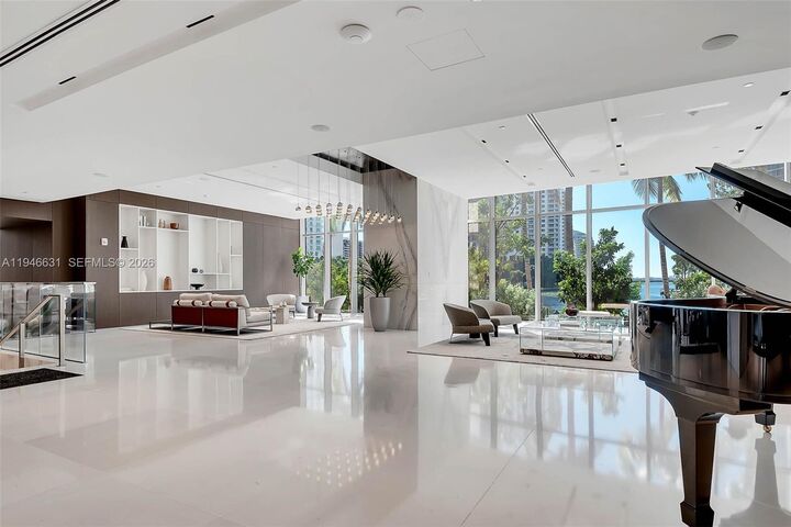 Property Photo:  300 Biscayne Blvd Way 2808  FL 33131 