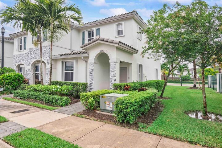 Property Photo: 2751 SE 15th St FL 33035