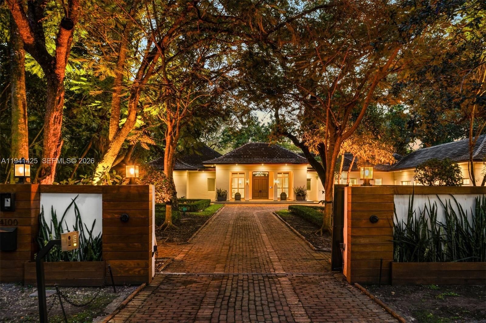 Property Photo: 4100 Kiaora St FL 33133