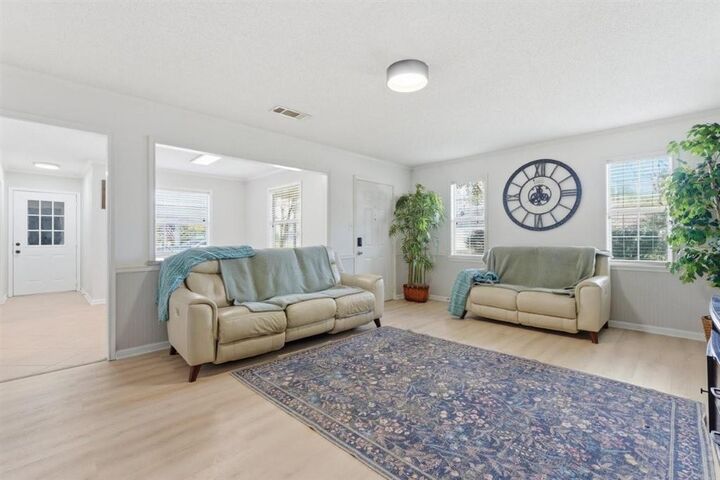 Property Photo: 1011 Aberdeen Drive LA 70605