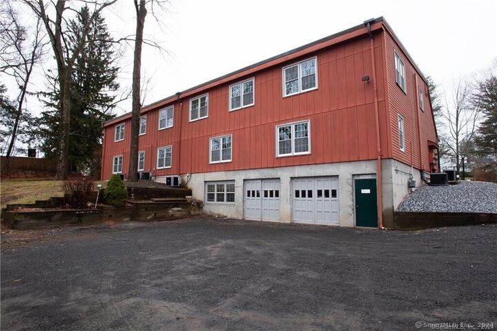 Property Photo:  128 Garden Street 2nd Floor 4  CT 06032 