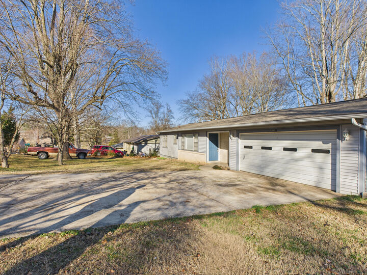 Property Photo:  611 Tamarind Street  AR 72601 