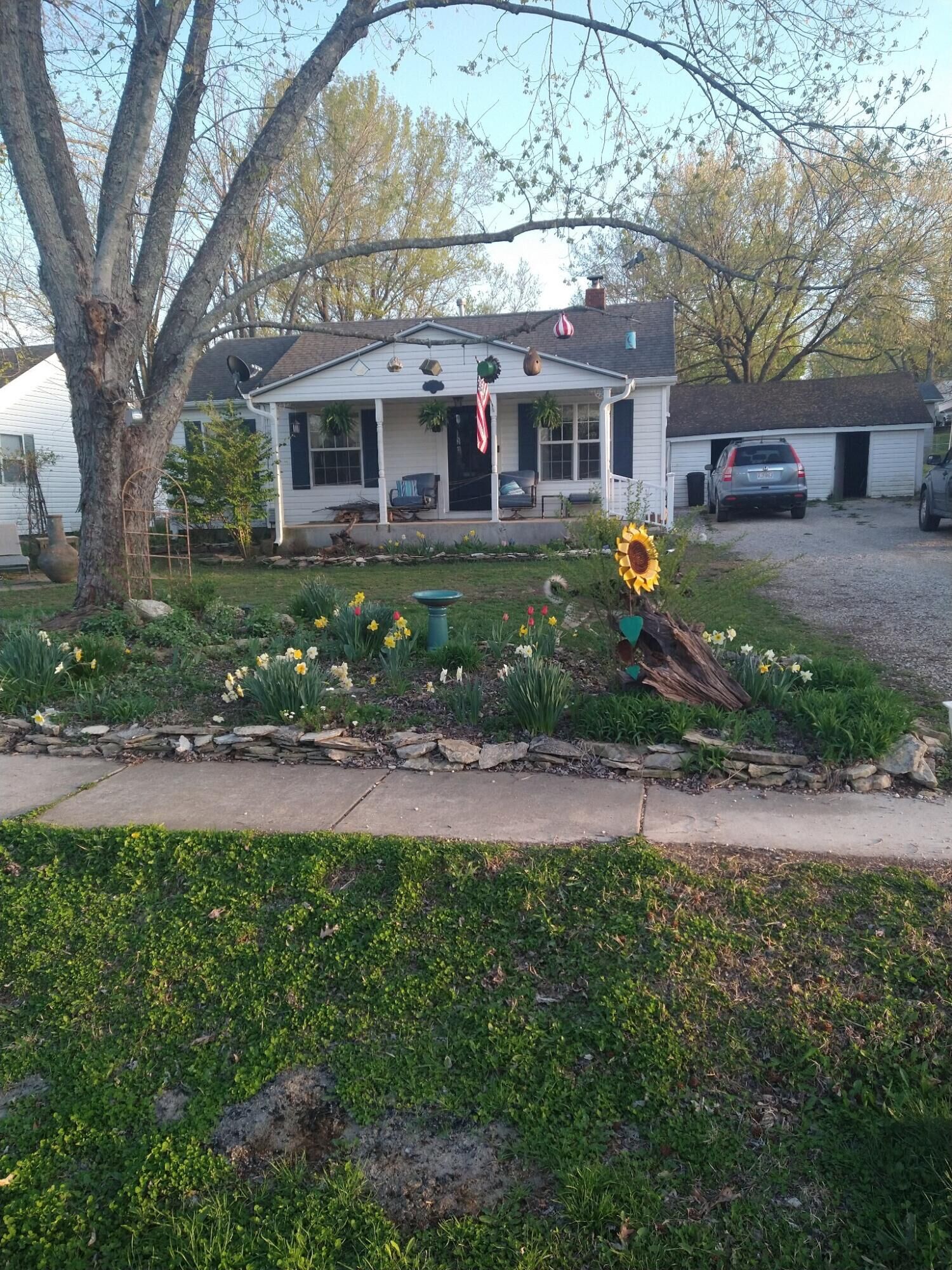 Property Photo: 815 E Benton Avenue MO 65608