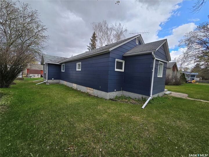 Property Photo: 437 4th Avenue E SK S0K 4L0