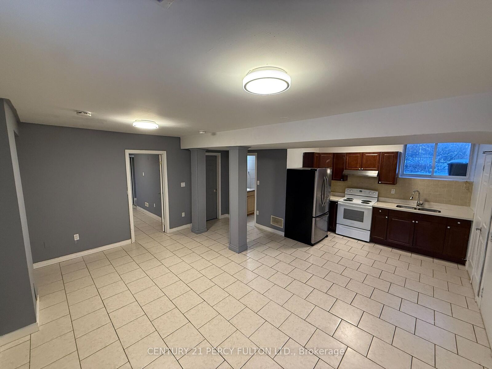 Photo de la propriété:  134 Thickson Road N  ON L1N 3R2 