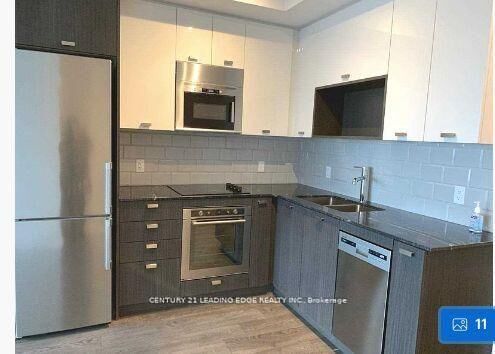 Property Photo:  275 Village Green Square 2225  ON M1S 0L8 