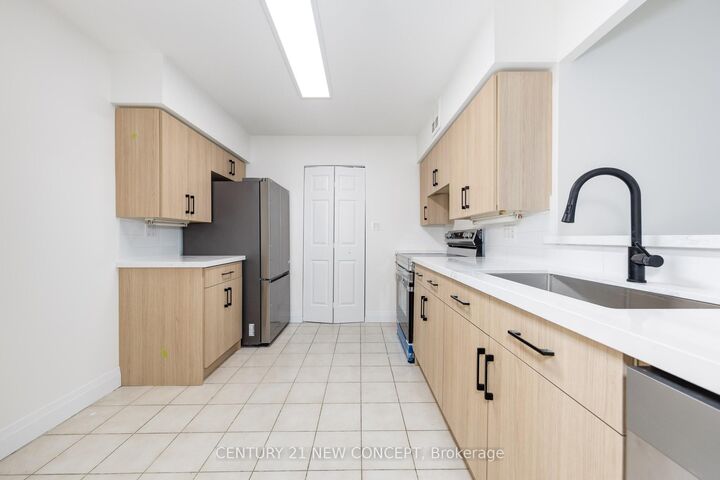 Photo de la propriété:  30 Greenfield Avenue 2010  ON M2N 6N3 