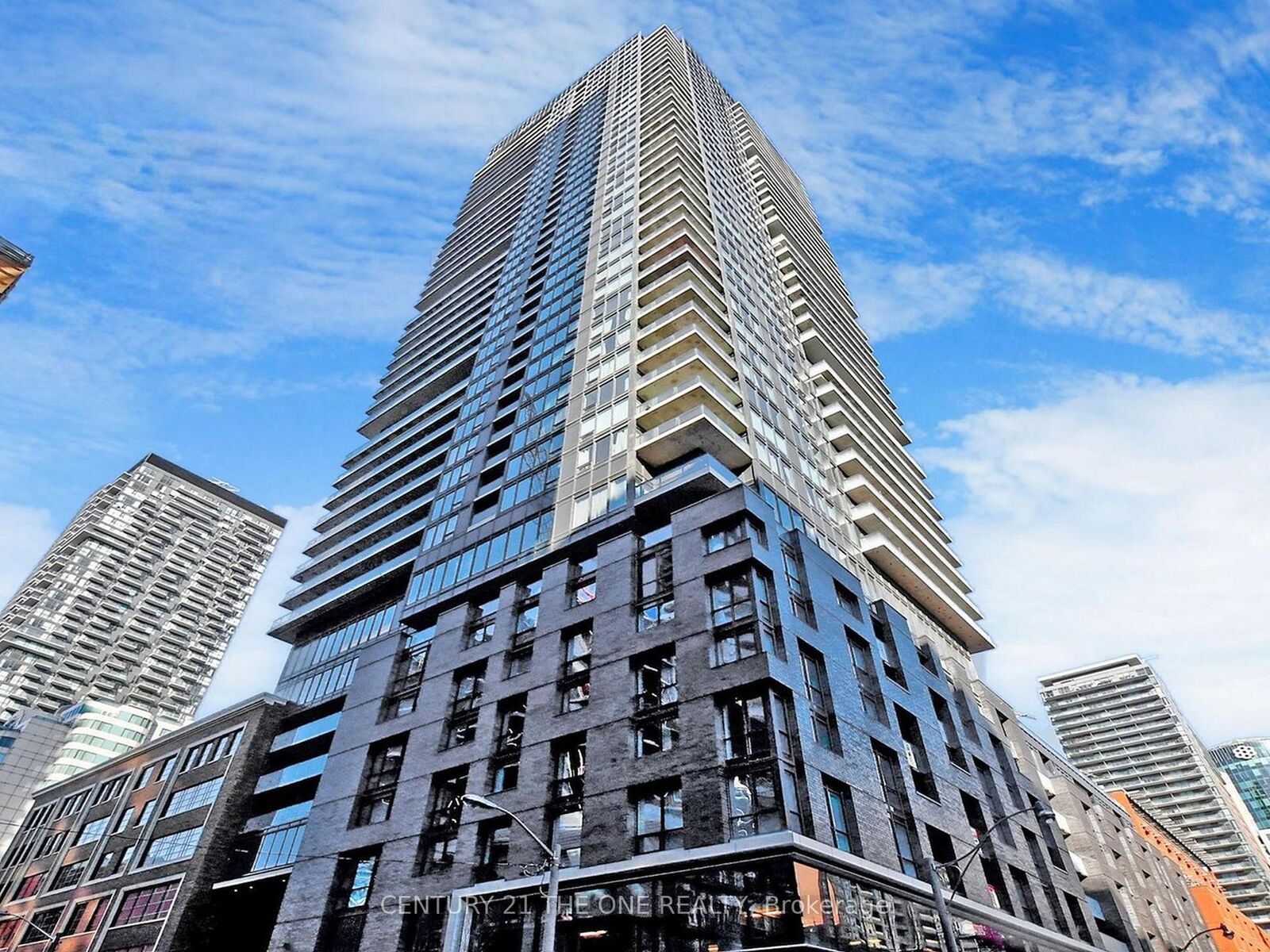 Photo de la propriété: 115 Blue Jays Way 3301 ON M5V 0N4