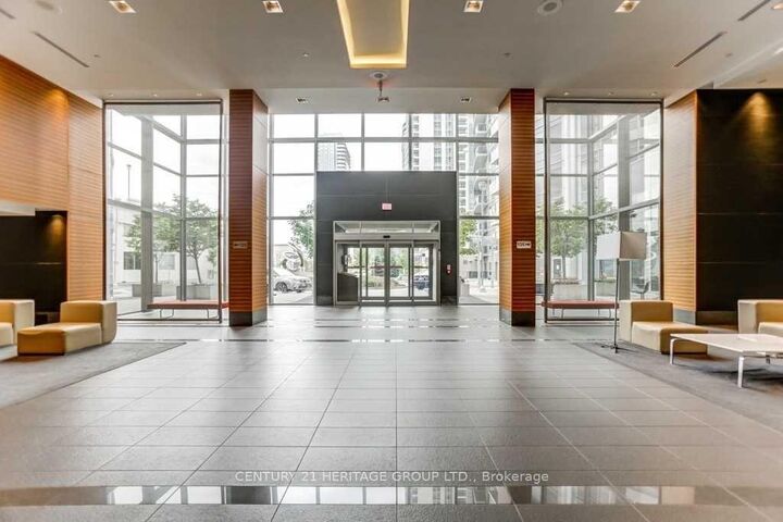 Property Photo:  125 Village Green Square 1511  ON M1S 0G3 