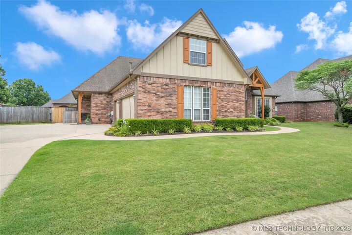 Property Photo:  7813 E Commercial Street  OK 74014 