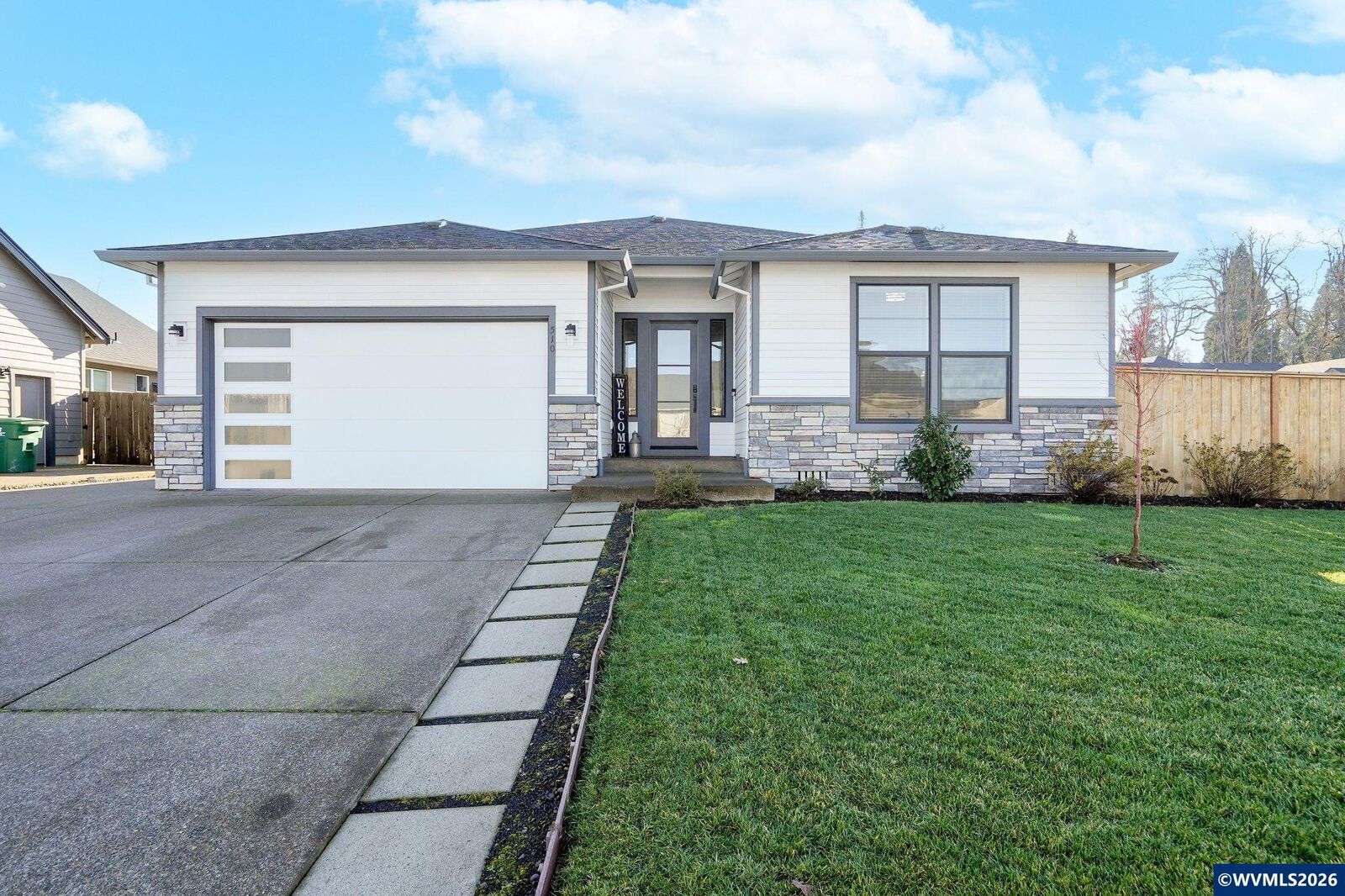 Property Photo:  510 NE Aspen St  OR 97385 