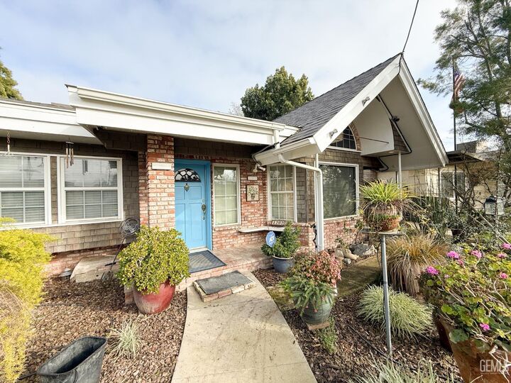 Property Photo: 1202 Cypress Avenue CA 93280