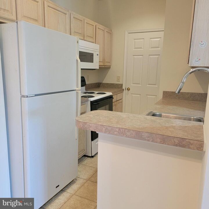 Property Photo:  400 Cascade Lane 422  DE 19971 