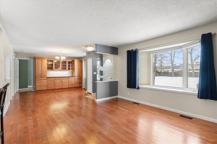 Property Photo:  42 Hollyhock Road  MB R2M 4P6 