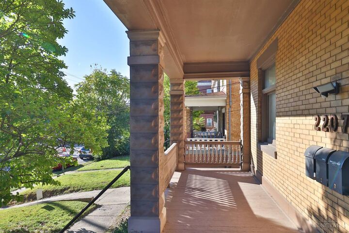 Property Photo: 2207 Burnet Avenue OH 45219