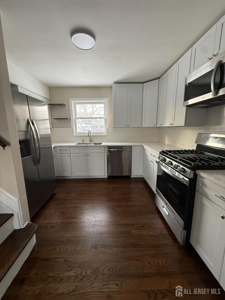 Property Photo:  1290 Barkley Place  NJ 08902 