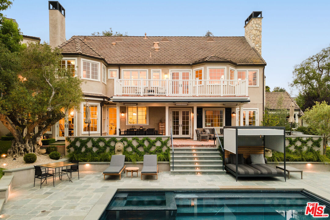 Property Photo:  253 Ashdale Pl  CA 90049 