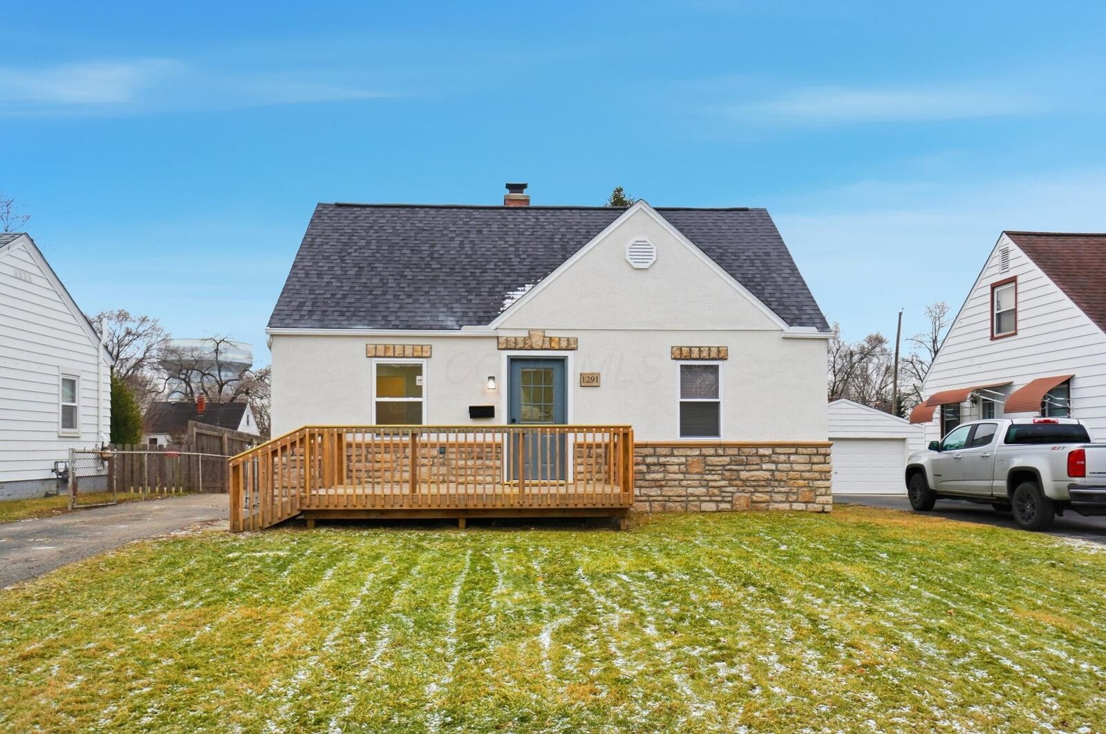 Property Photo: 1291 Carolyn Avenue OH 43224