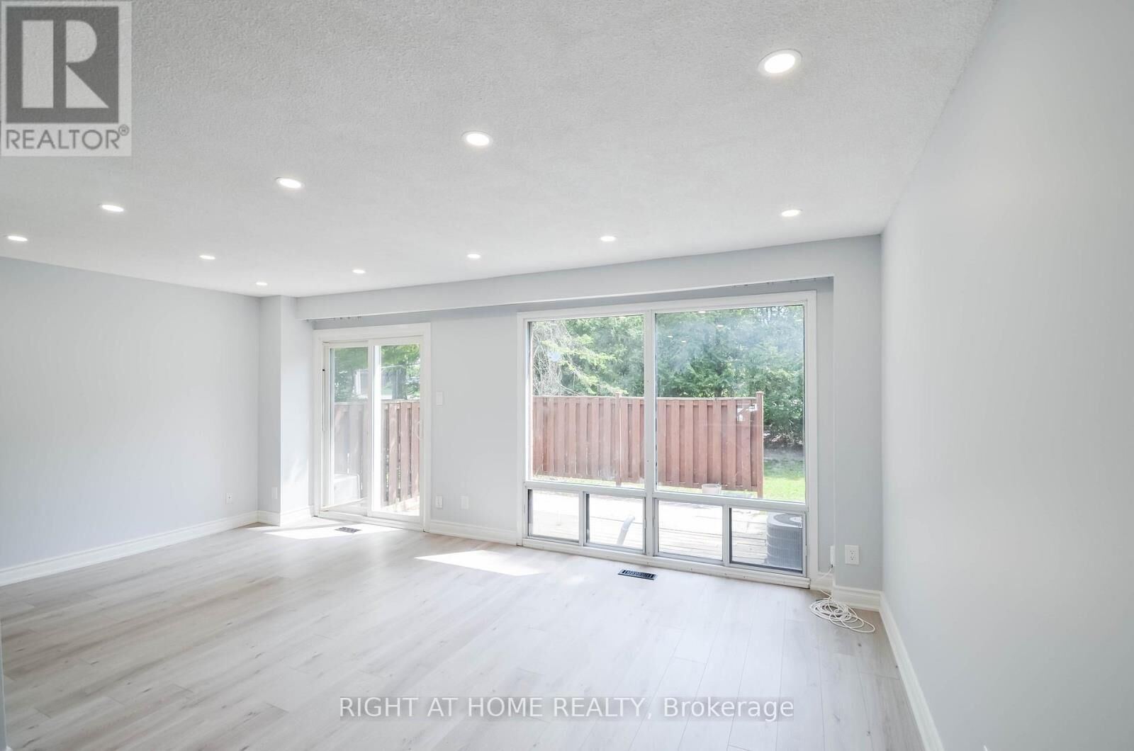 Property Photo:  30 Chichester Place 64  ON M1T 3S5 