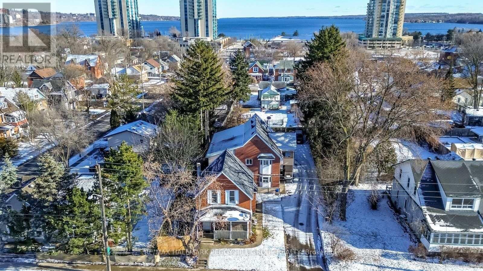 Property Photo: 81 Innisfil Street ON L4N 3E3