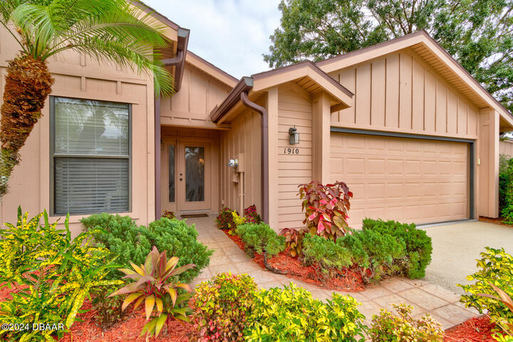 Property Photo:  1910 Sprucewood Way  FL 32128 