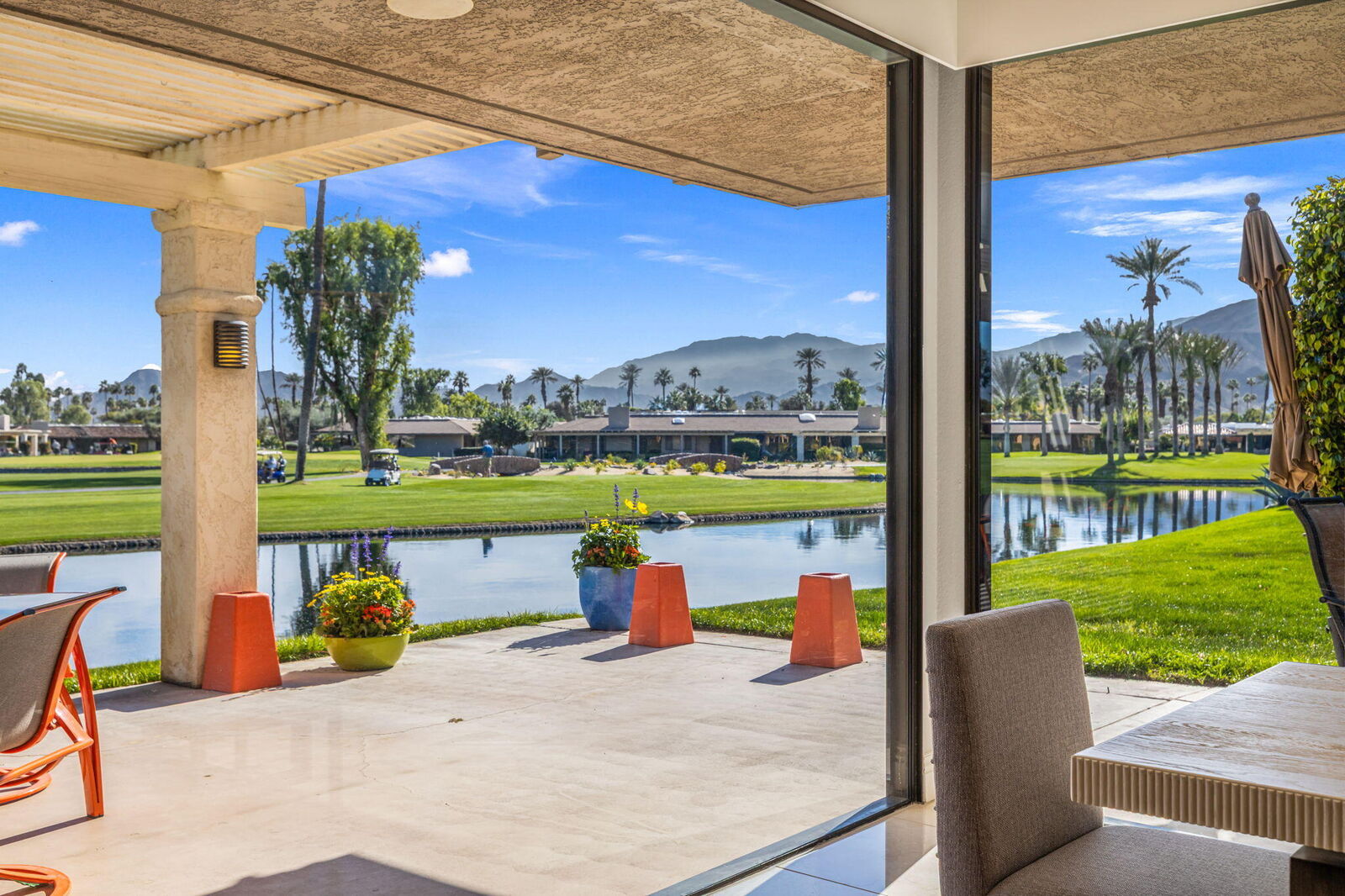 Property Photo: 6 Barnard Court CA 92270