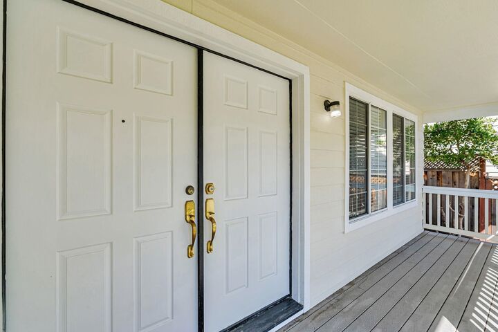 Property Photo:  5052 Perry Way  CA 94531 