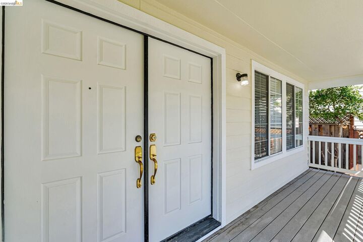 Property Photo:  5052 Perry Way  CA 94531 