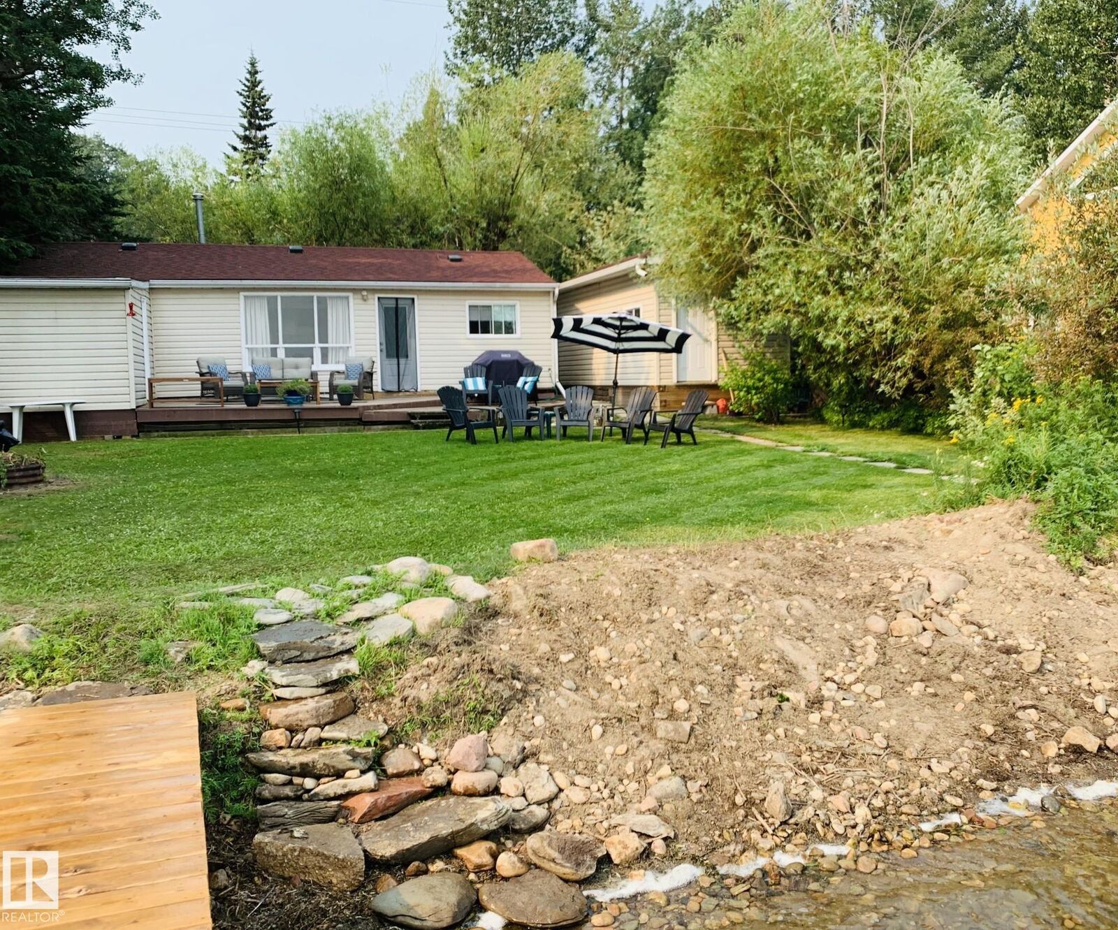 Property Photo: 125 Poplar Bay Dr AB T0C 1X0