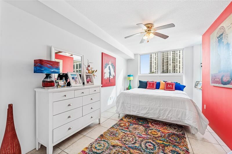 Property Photo:  350 SE 2nd St 840  FL 33301 