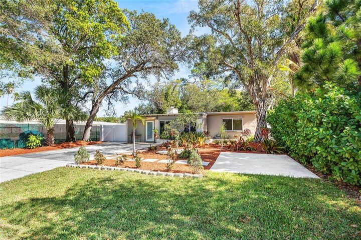 Property Photo:  1300 SW 19th Ave  FL 33312 