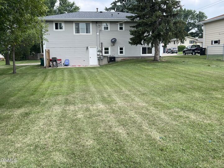 Property Photo:  405 E Interstate Avenue  ND 58503 