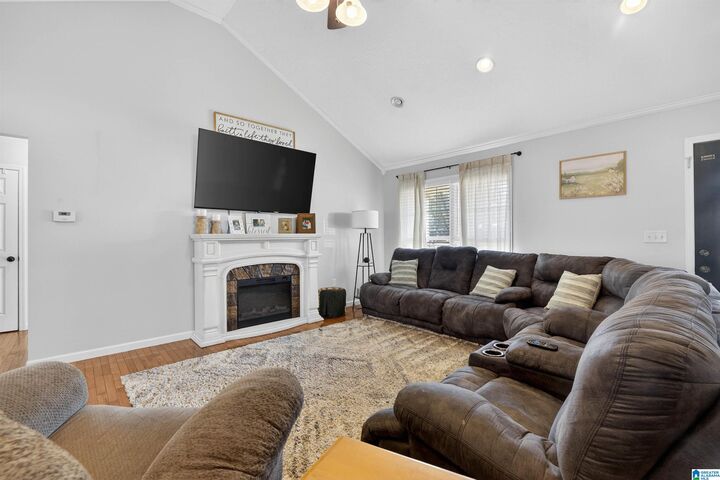 Property Photo:  5618 Sunset Drive  AL 35903 