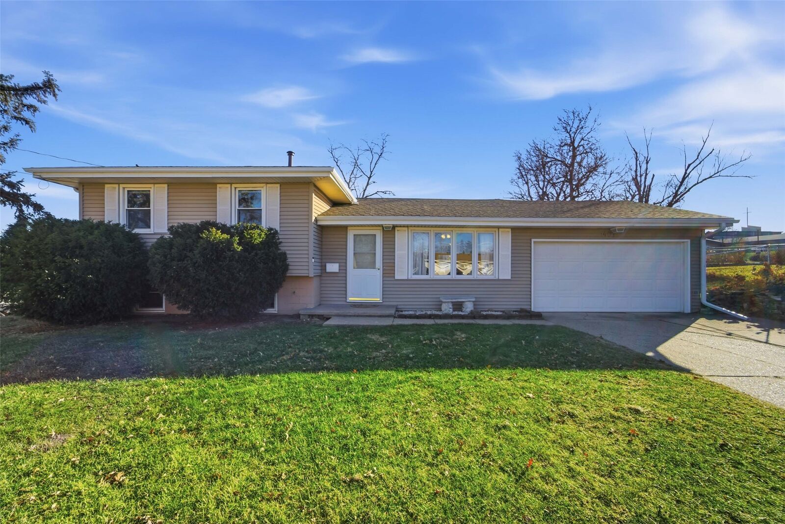 Property Photo:  1407 Horse N Buggy Drive  IA 50003 