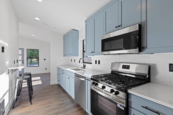 Property Photo:  327 SE Oar Avenue  OR 97367 