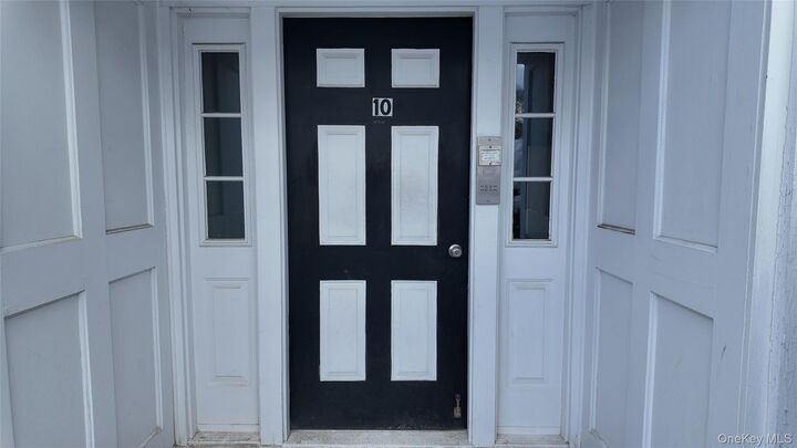 Property Photo:  10 Lenox Court Court #807  NY 10901 