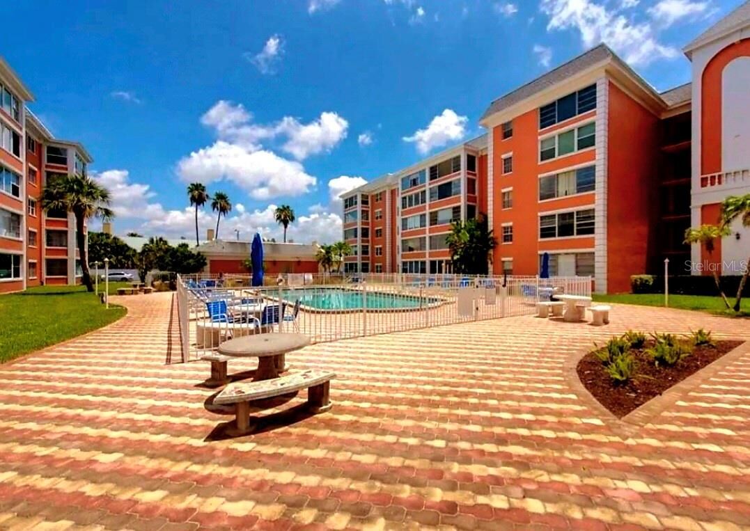 Property Photo:  6960 20th Avenue N 302  FL 33710 