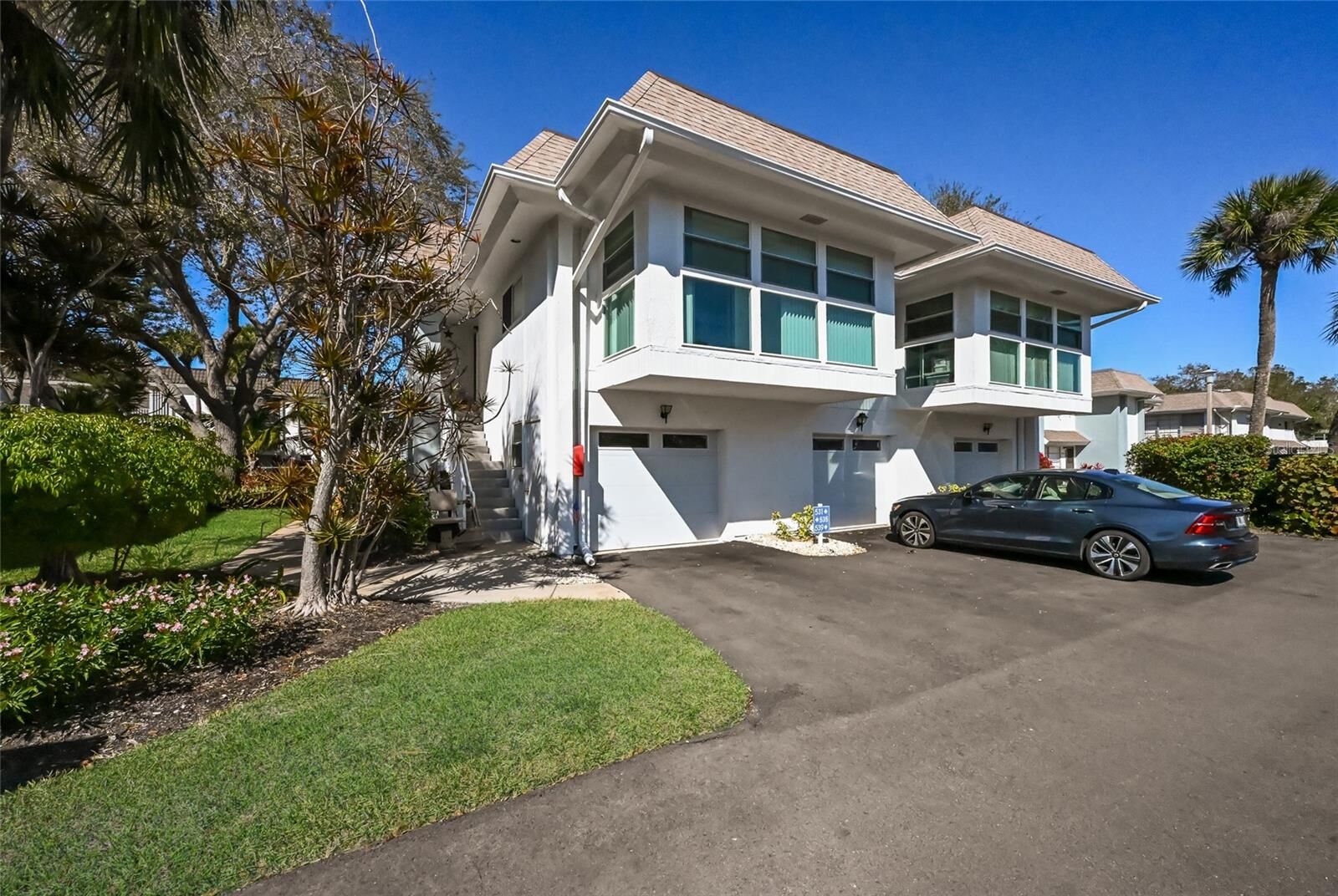 Property Photo:  535 Sutton Place  FL 34228 