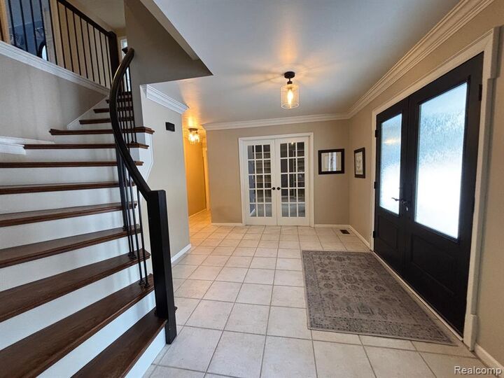 Property Photo:  2695 Homewood Drive  MI 48098 2384 