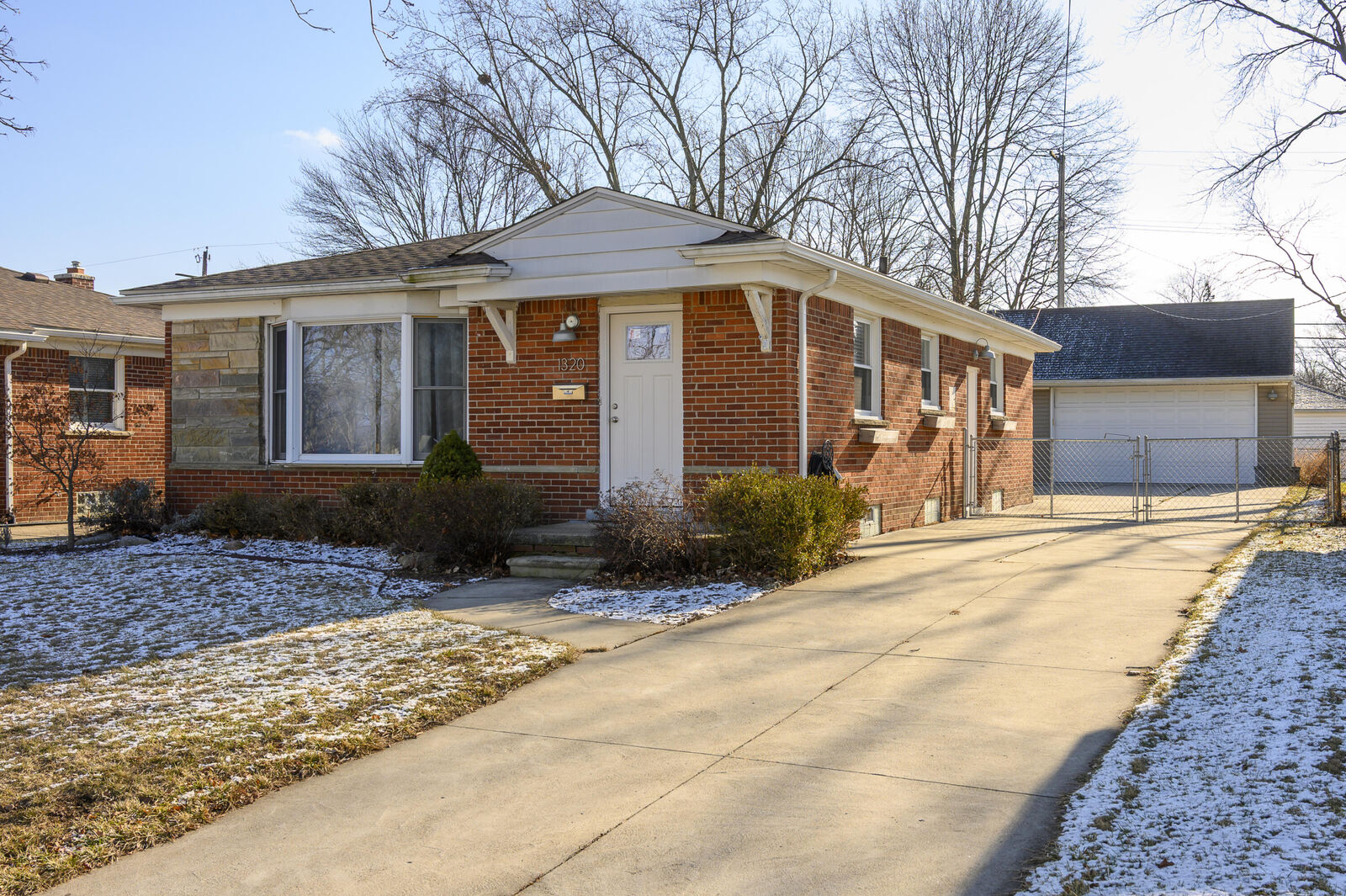 Property Photo:  1320 Montrose Avenue  MI 48073 