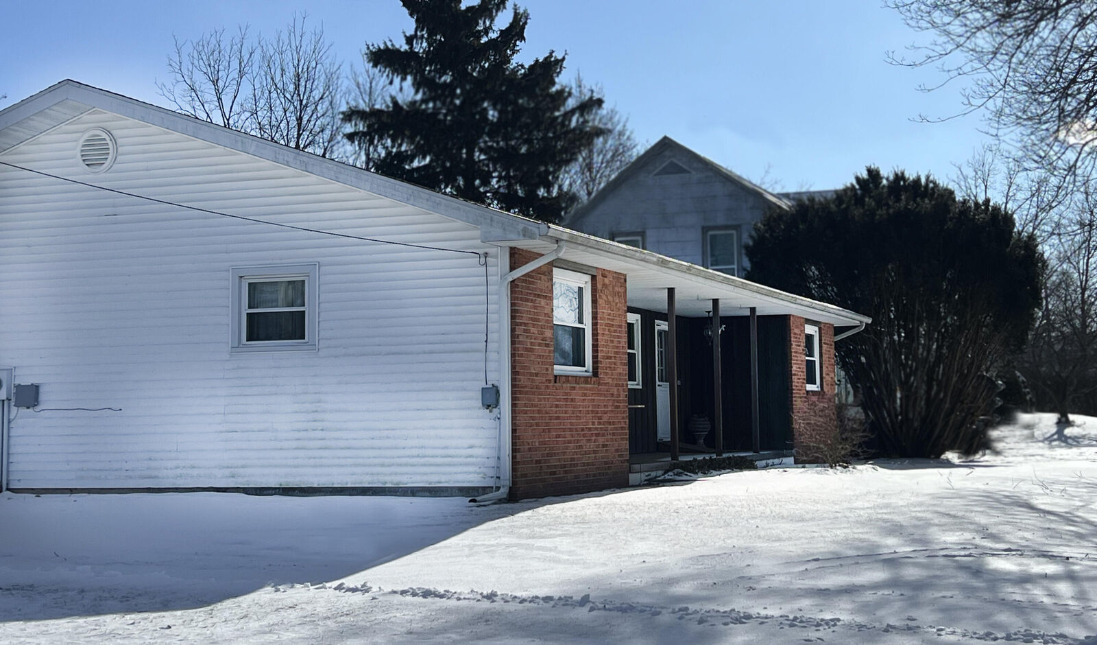 Property Photo:  500 S Hillsdale Street  MI 49245 