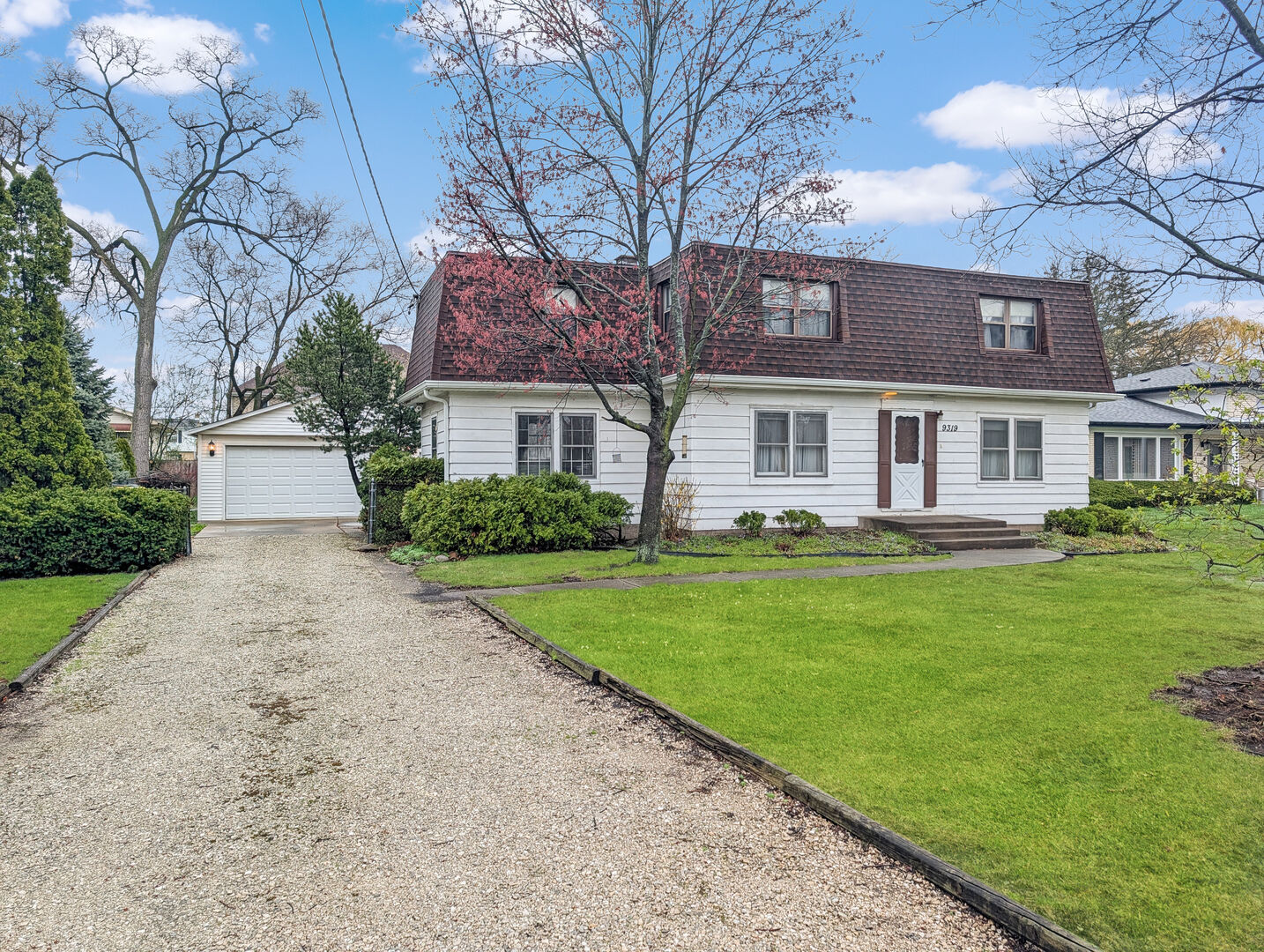 Property Photo: 9319 N Knight Avenue IL 60016