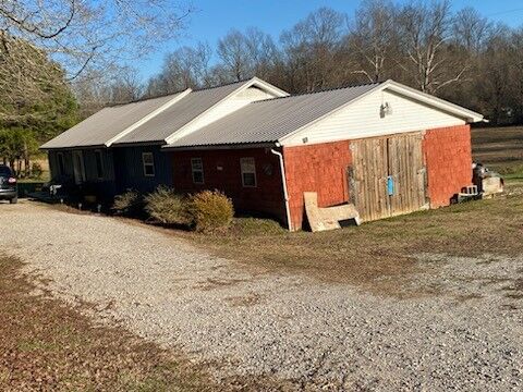 Property Photo:  2705 Johnson Branch Rd  TN 38468 