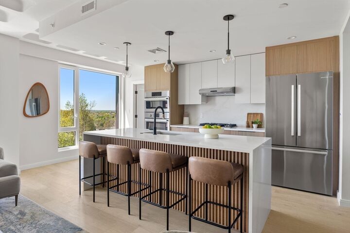 Property Photo:  125 Lowell Street 3B  MA 02143 