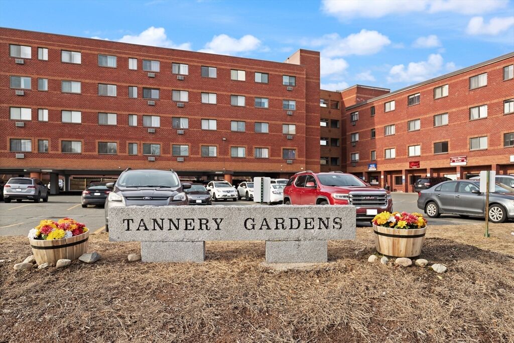 Property Photo: 111 Foster St 305 MA 01960