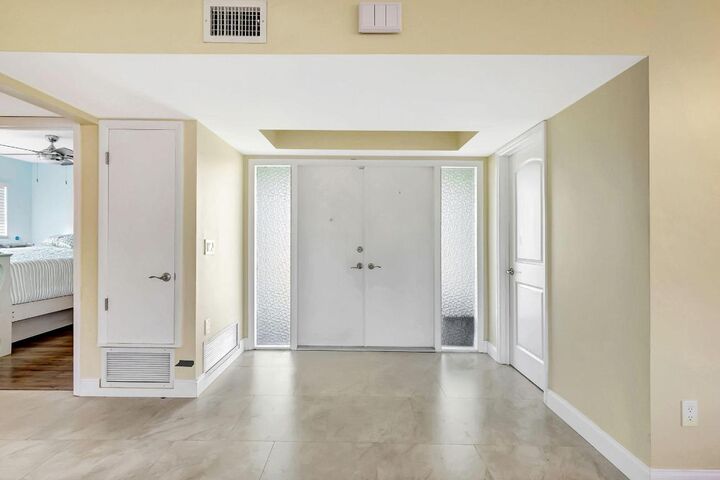 Property Photo:  683 SE Harborview Drive  FL 34953 