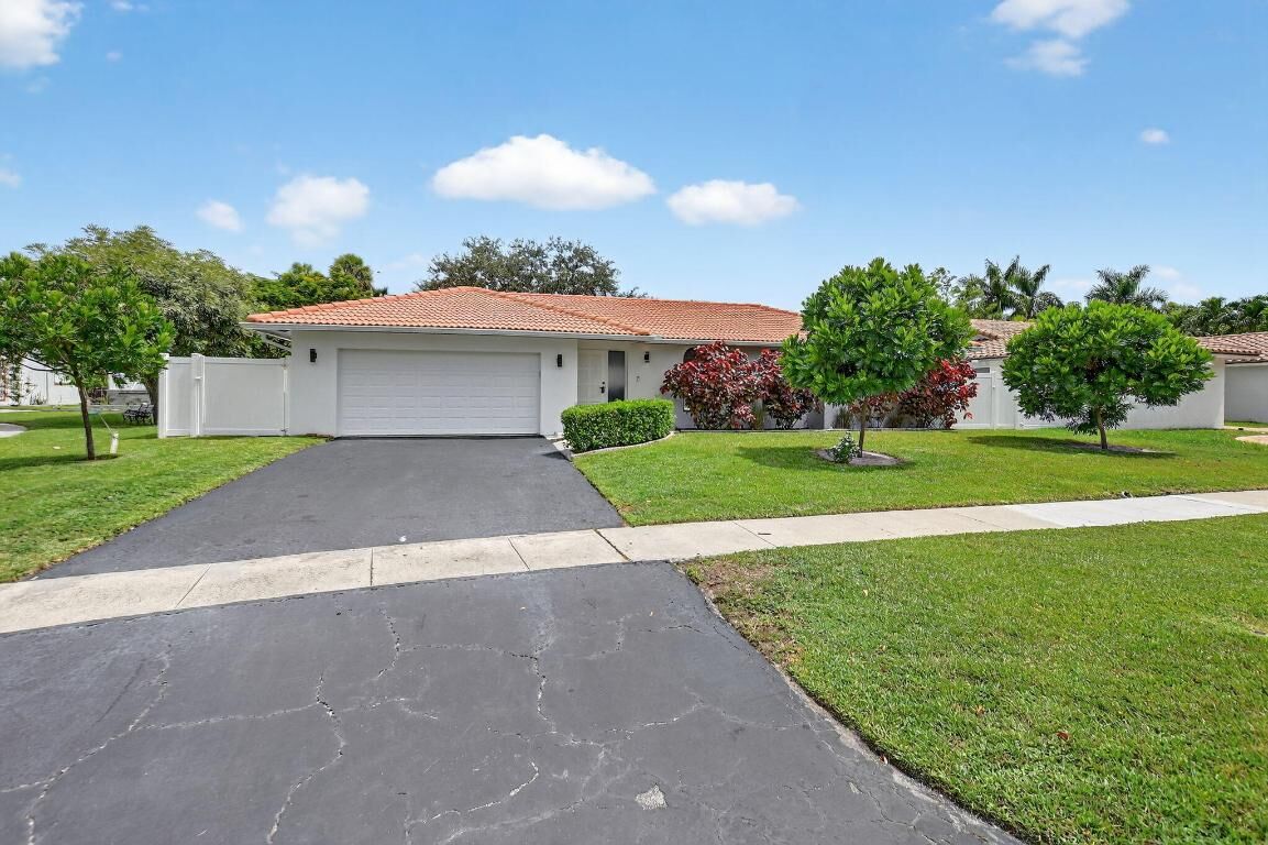 Property Photo:  20833 Sonrisa Way  FL 33433 