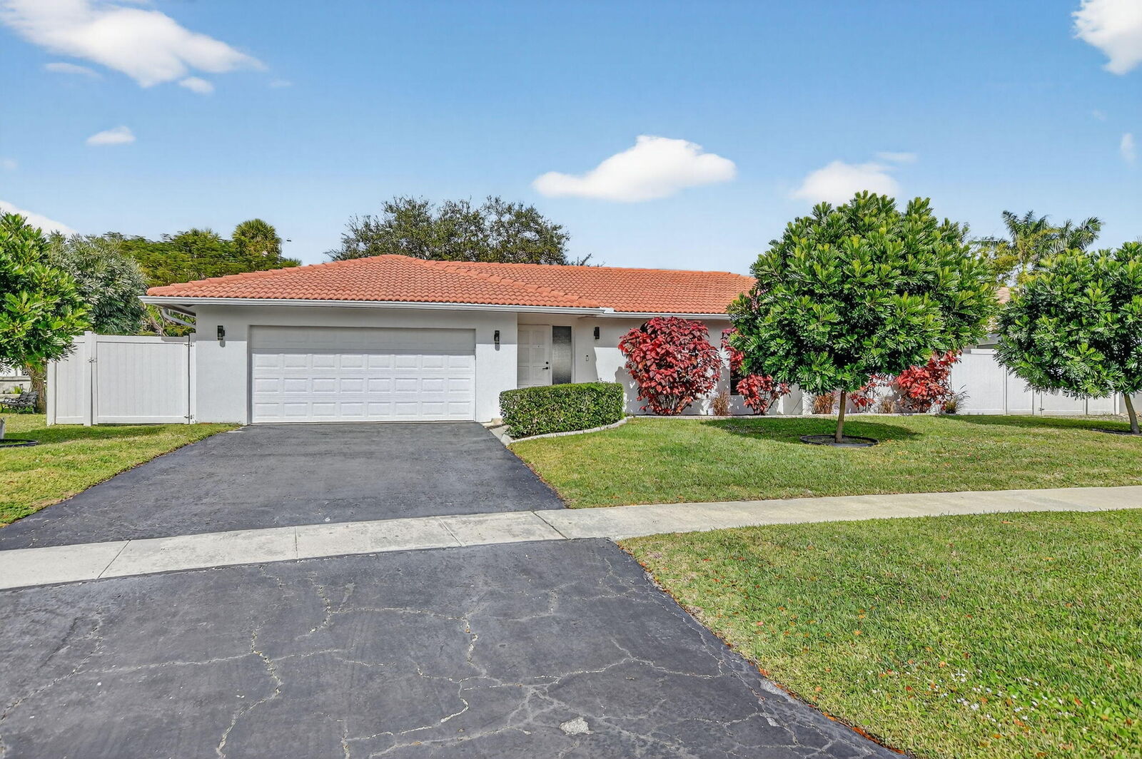 Property Photo: 20833 Sonrisa Way FL 33433