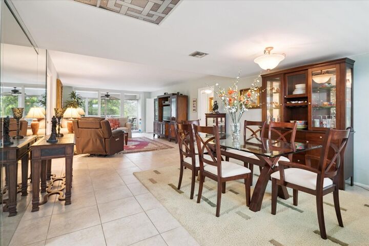 Property Photo:  3900 Oaks Clubhouse Drive 409  FL 33069 