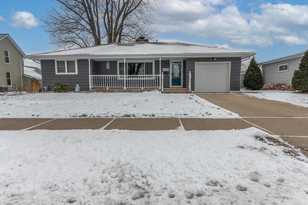 Property Photo: 1530 South Oakhill Avenue WI 53546